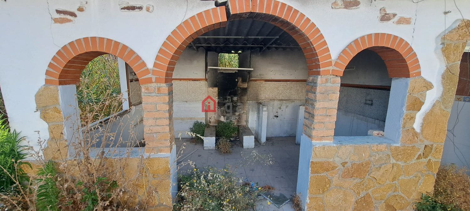 3 bedroom Townhouse for sale in Castello de la Plana - € 70,000 (Ref: 8370758)