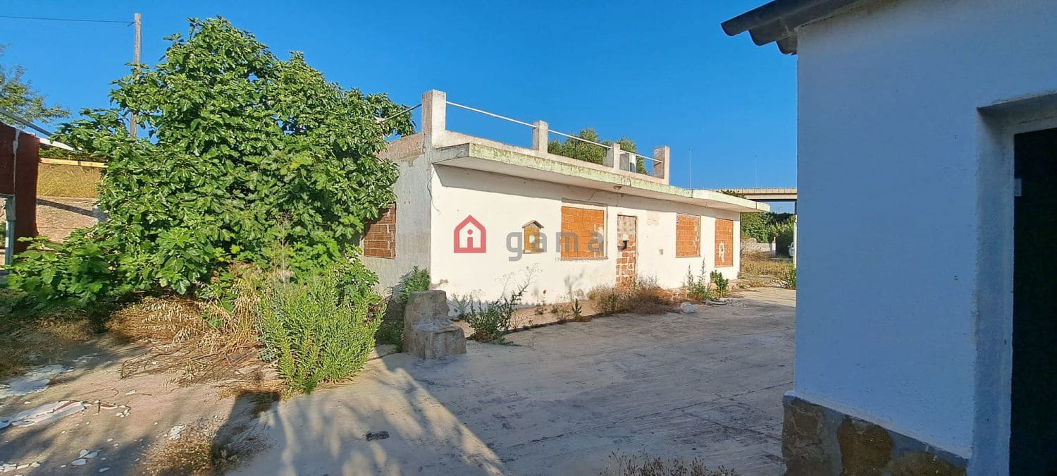 3 bedroom Townhouse for sale in Castello de la Plana - € 70,000 (Ref: 8370758)