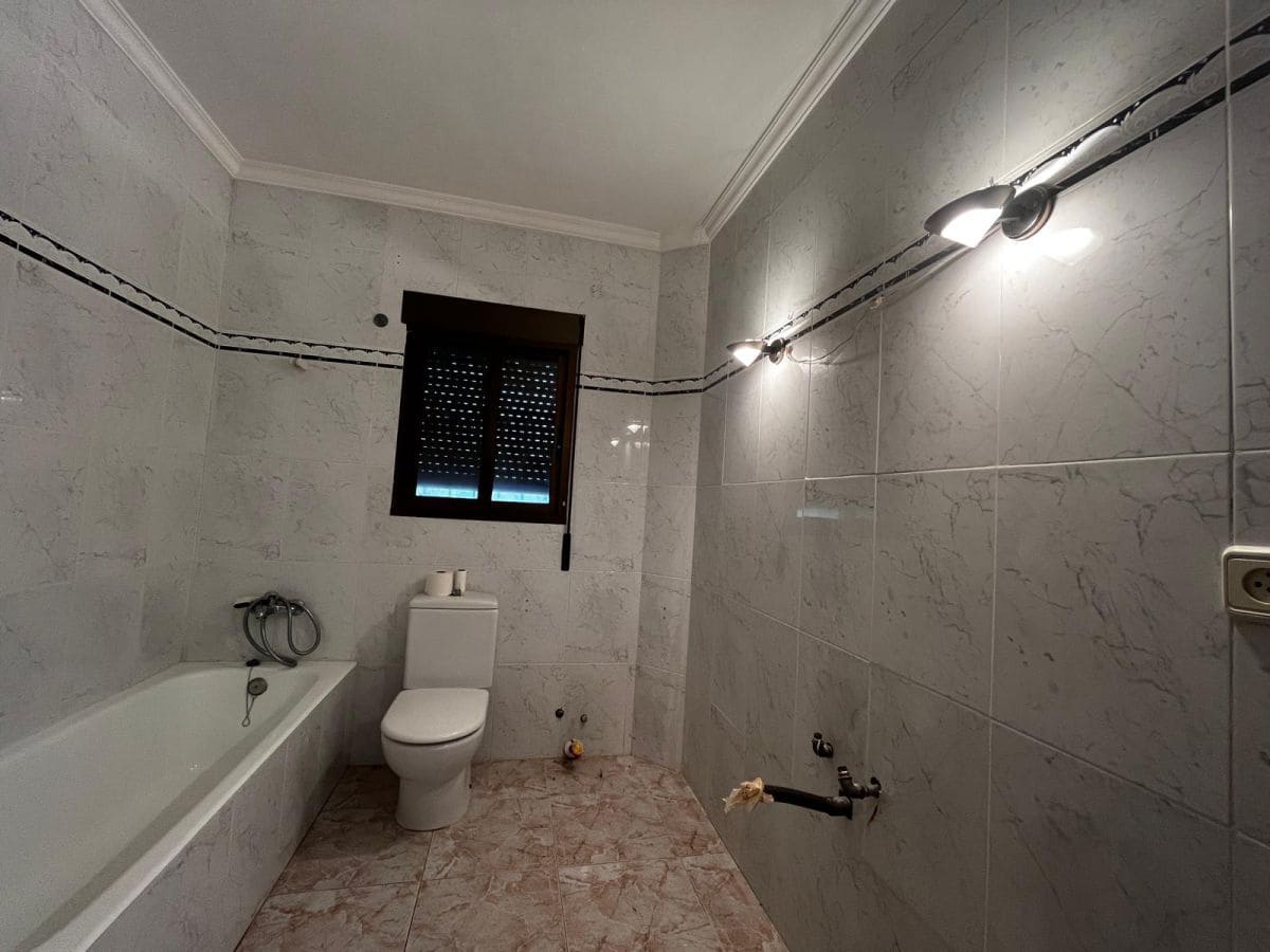 6 makuuhuone Paritalo myytävänä paikassa Vinaros - 295 000 € (Ref: 8423216)