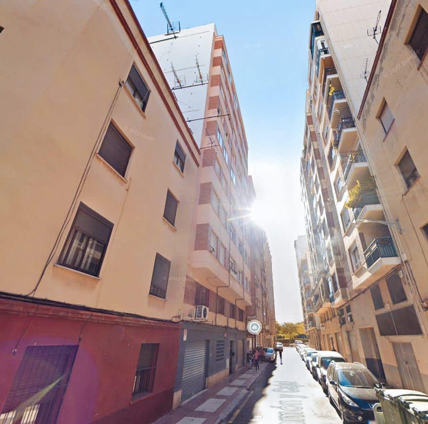 3 bedroom Flat for sale in Castello de la Plana with garage - € 185,000 (Ref: 8572208)