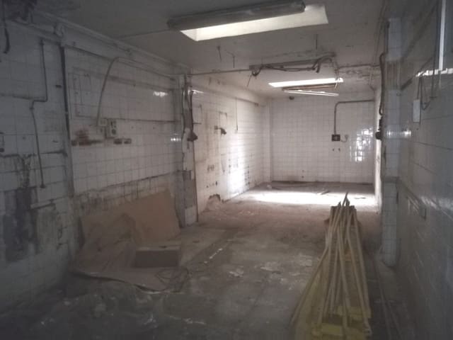 Townhouse for sale in Centro, Castelló de la Plana with garage - € 103,000 (Ref: 8576278)