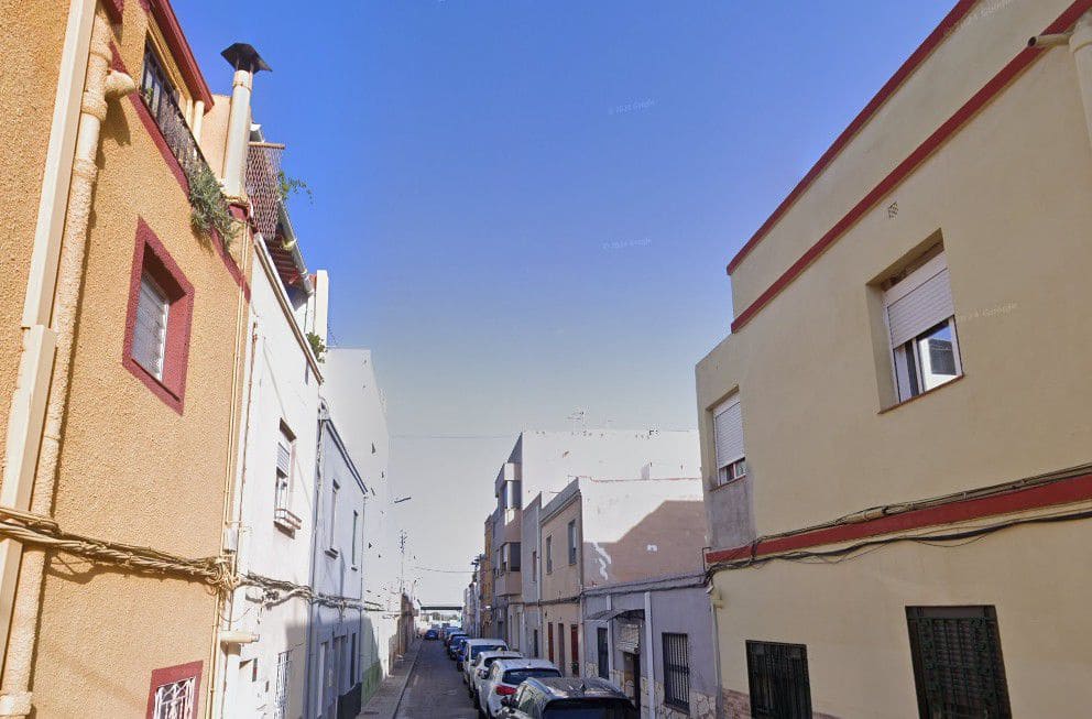 Byhus til salg i Castello de la Plana - € 50.000 (Ref: 8922185)