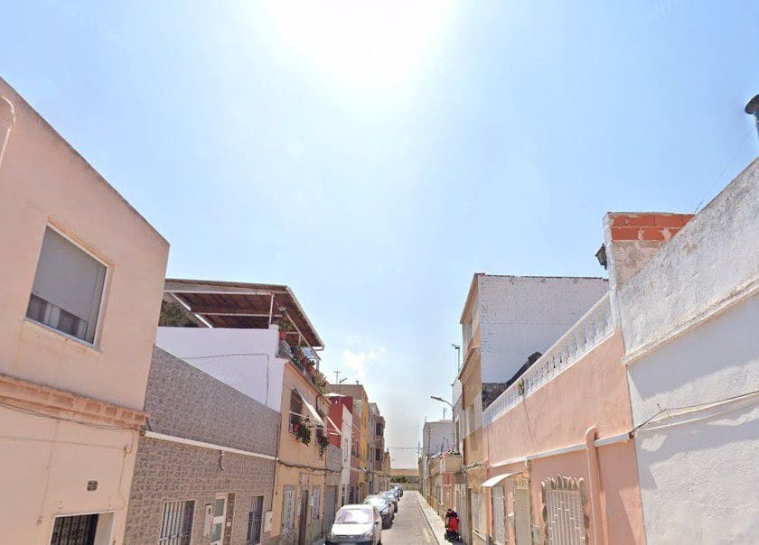 Byhus til salg i Castello de la Plana - € 50.000 (Ref: 8922185)