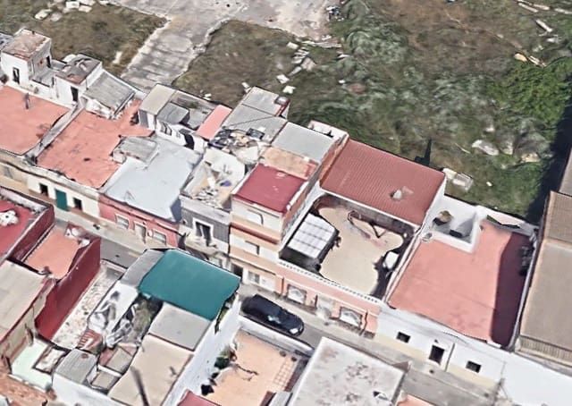 Townhouse for sale in Norte, Castelló de la Plana - € 50,000 (Ref: 8922185)