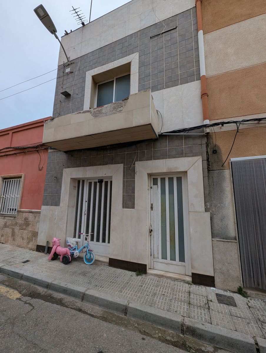 Byhus til salg i Castello de la Plana - € 50.000 (Ref: 8922185)