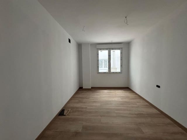 3 soveværelse Lejlighed til salg i Centro, Castelló de la Plana med garage - € 195.000 (Ref: 8922192)