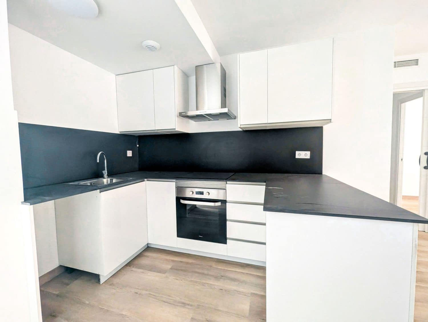 3 bedroom Flat for sale in Castello de la Plana with garage - € 197,000 (Ref: 8922192)