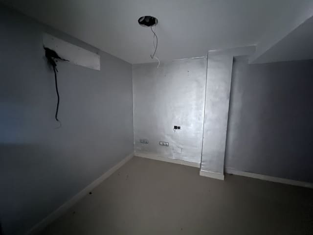 4 slaapkamer Kantoor te koop in Sur, Castelló de la Plana - € 71.000 (Ref: 8922195)