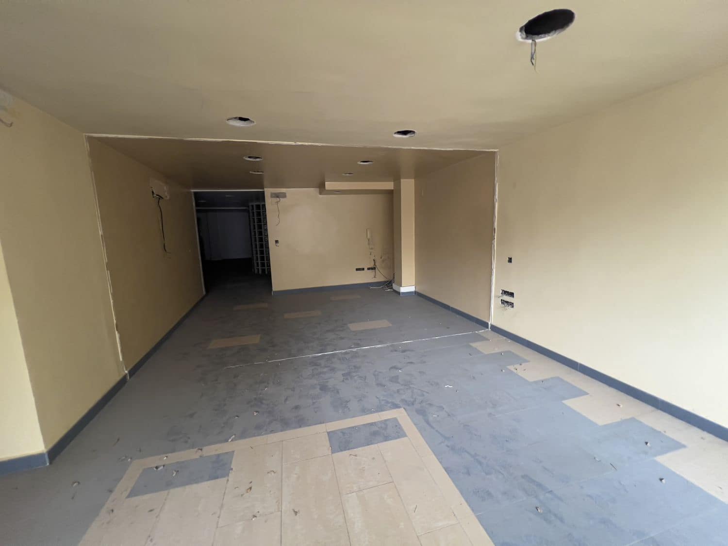 4 soveværelse Kontor til salg i Castello de la Plana - € 71.000 (Ref: 8922195)