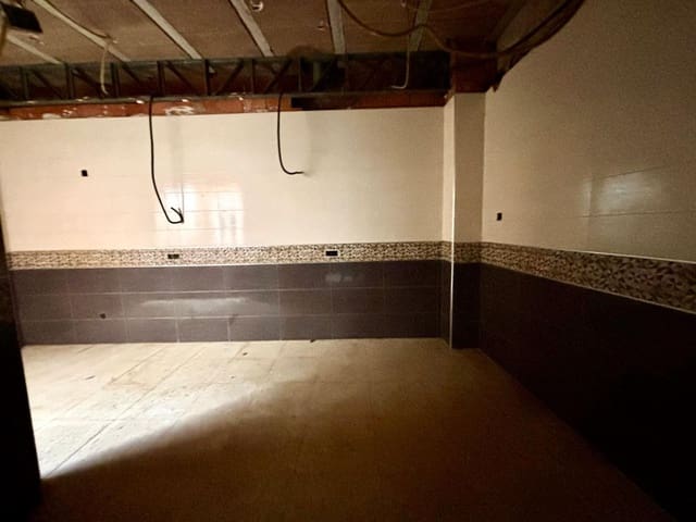 4 bedroom Townhouse for sale in La Vall d'Uixó - € 48,000 (Ref: 8922200)