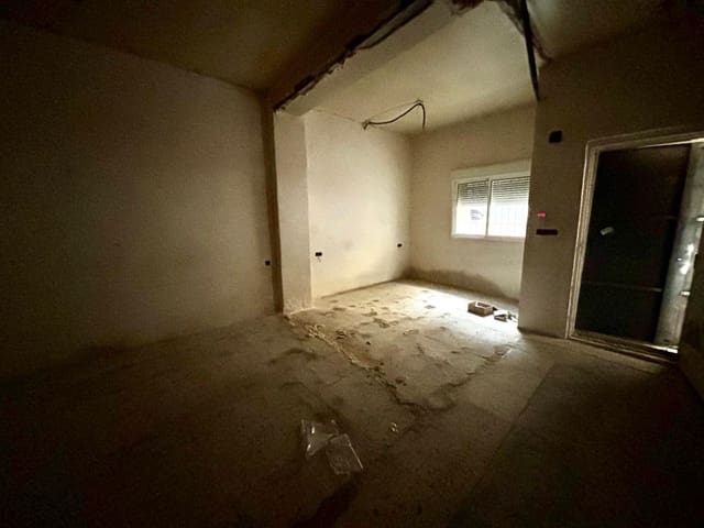 4 bedroom Townhouse for sale in La Vall d'Uixó - € 48,000 (Ref: 8922200)