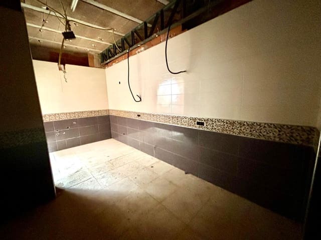 4 bedroom Townhouse for sale in La Vall d'Uixó - € 48,000 (Ref: 8922210)