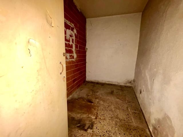 4 bedroom Townhouse for sale in La Vall d'Uixó - € 48,000 (Ref: 8922210)