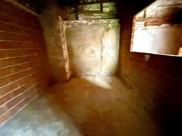 4 bedroom Townhouse for sale in La Vall d'Uixó - € 48,000 (Ref: 8922210)