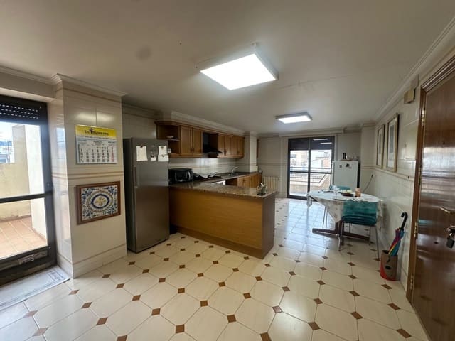 4 quarto Apartamento para venda em Castelló de la Plana com garagem - 385 000 € (Ref: 8922215)