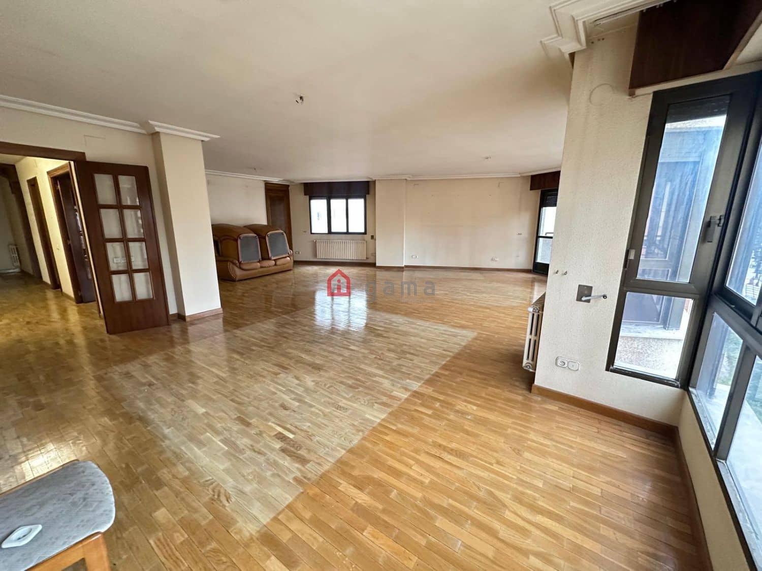 4 bedroom Flat for sale in Castello de la Plana with garage - € 385,000 (Ref: 8922215)