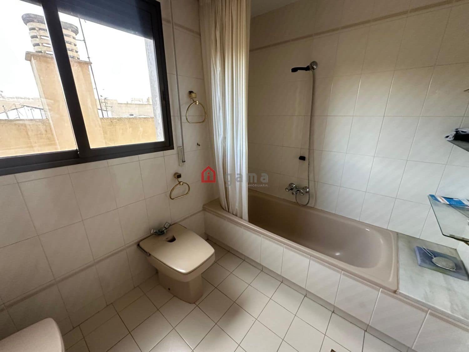 4 bedroom Flat for sale in Castello de la Plana with garage - € 385,000 (Ref: 8922215)