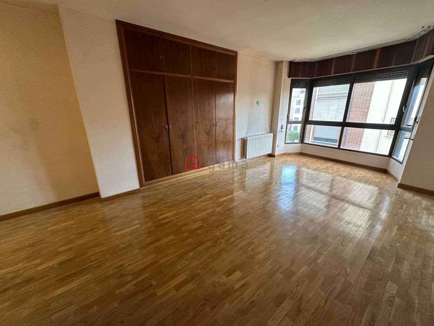 4 bedroom Flat for sale in Castello de la Plana with garage - € 385,000 (Ref: 8922215)
