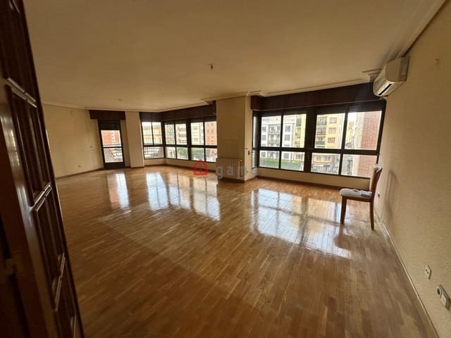 4 quarto Apartamento para venda em Castelló de la Plana com garagem - 385 000 € (Ref: 8922215)