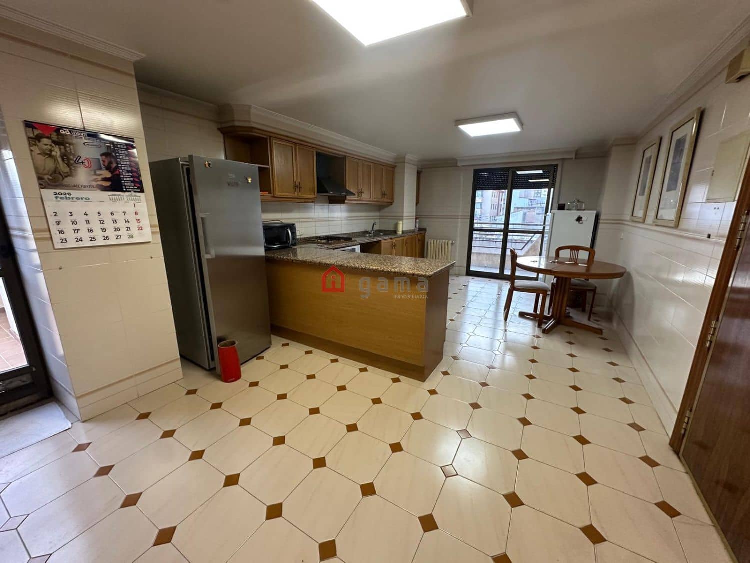 4 bedroom Flat for sale in Castello de la Plana with garage - € 385,000 (Ref: 8922215)