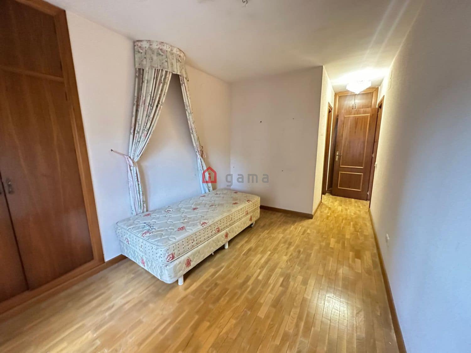 4 bedroom Flat for sale in Castello de la Plana with garage - € 385,000 (Ref: 8922215)