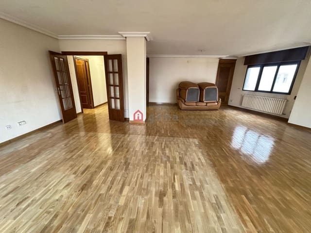 4 quarto Apartamento para venda em Castelló de la Plana com garagem - 385 000 € (Ref: 8922215)