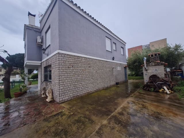 4 soverom Kjedet enebolig til salgs i Benicàssim med garasje - € 549 000 (Ref: 8949419)