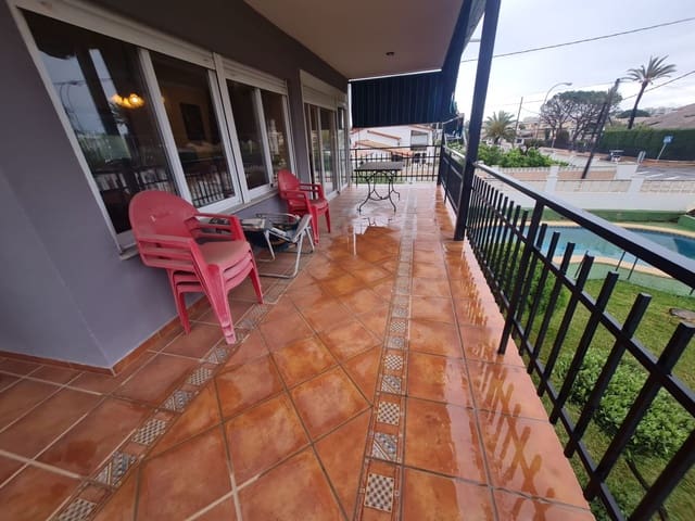 4 soverom Kjedet enebolig til salgs i Benicàssim med garasje - € 549 000 (Ref: 8949419)