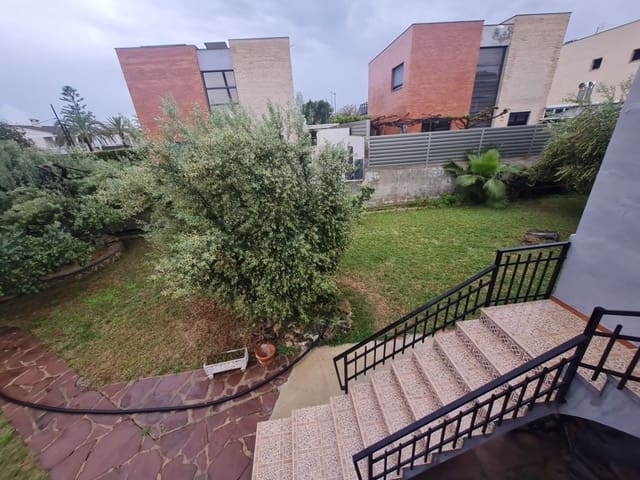 4 soverom Kjedet enebolig til salgs i Benicàssim med garasje - € 549 000 (Ref: 8949419)