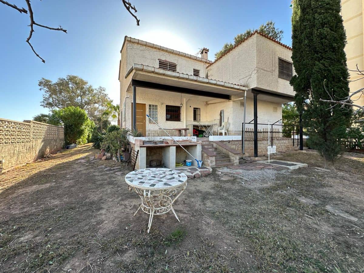 4 soveværelse Semi-Rækkehus til salg i Benicassim med garage - € 1.400.000 (Ref: 8960514)