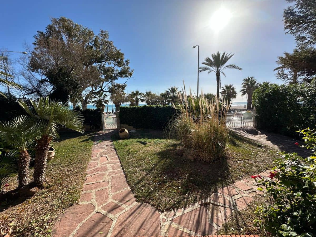 4 soveværelse Semi-Rækkehus til salg i Benicassim med garage - € 1.400.000 (Ref: 8960514)