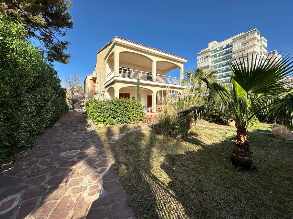 4 soveværelse Semi-Rækkehus til salg i Benicassim med garage - € 1.400.000 (Ref: 8960514)
