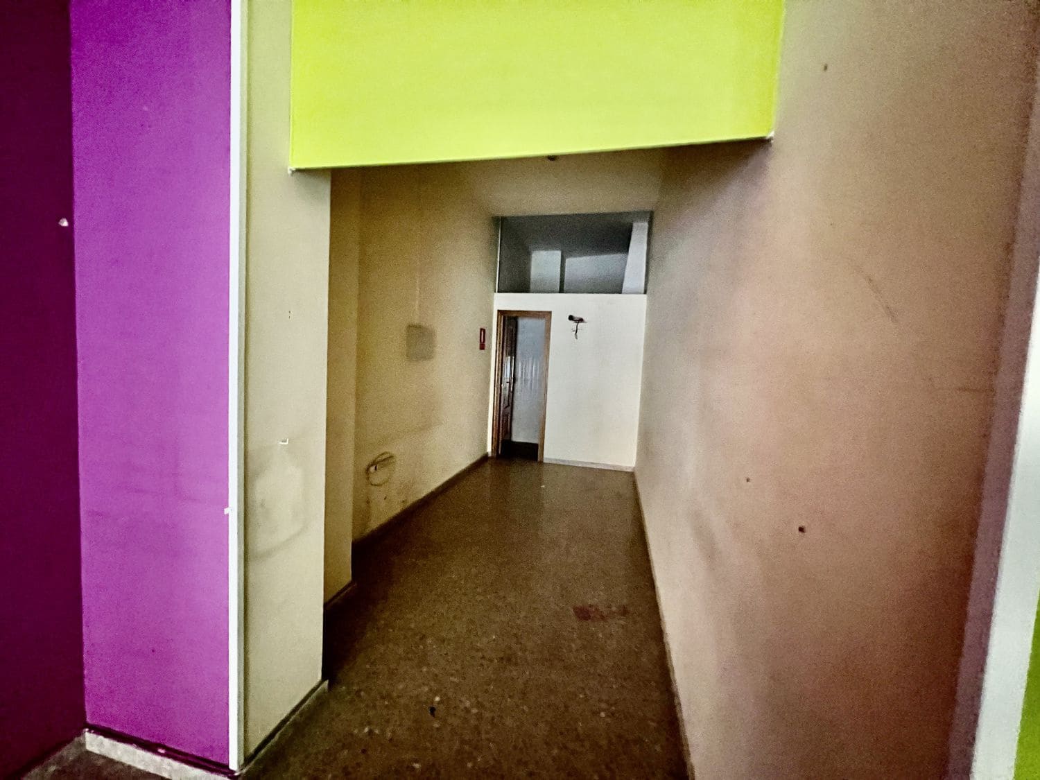 Erhverv til salg i Castello de la Plana - € 76.000 (Ref: 8983082)