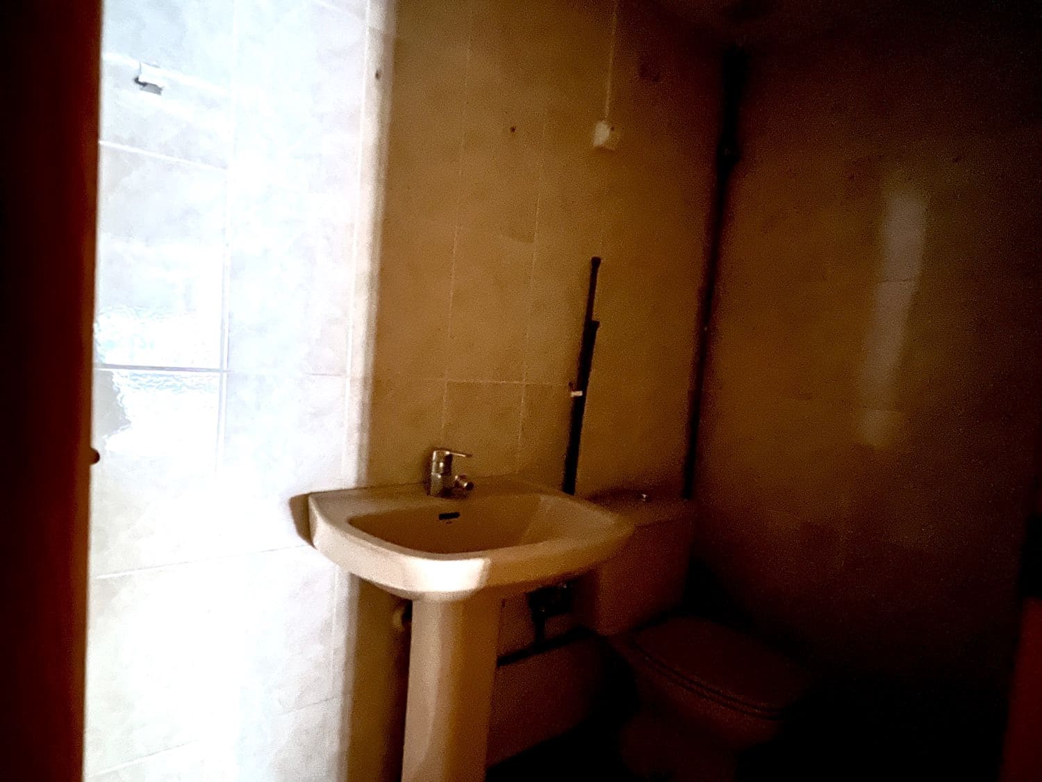 Erhverv til salg i Castello de la Plana - € 76.000 (Ref: 8983082)