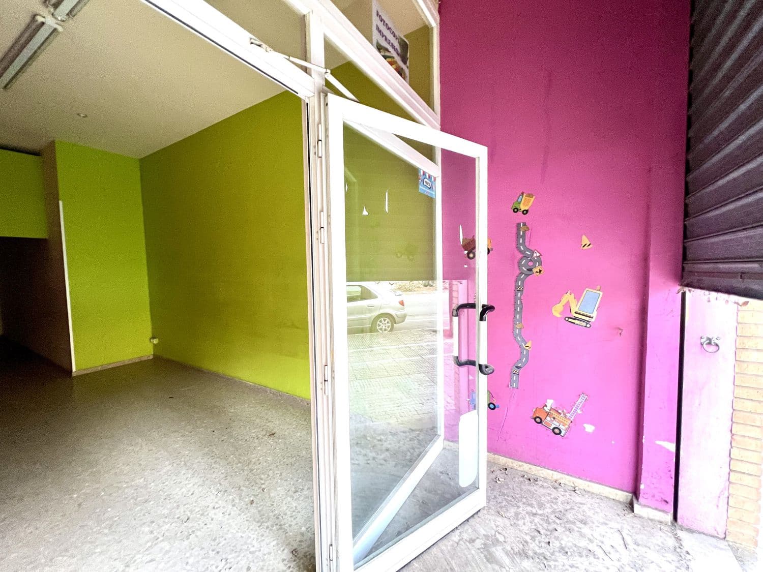 Erhverv til salg i Castello de la Plana - € 76.000 (Ref: 8983082)