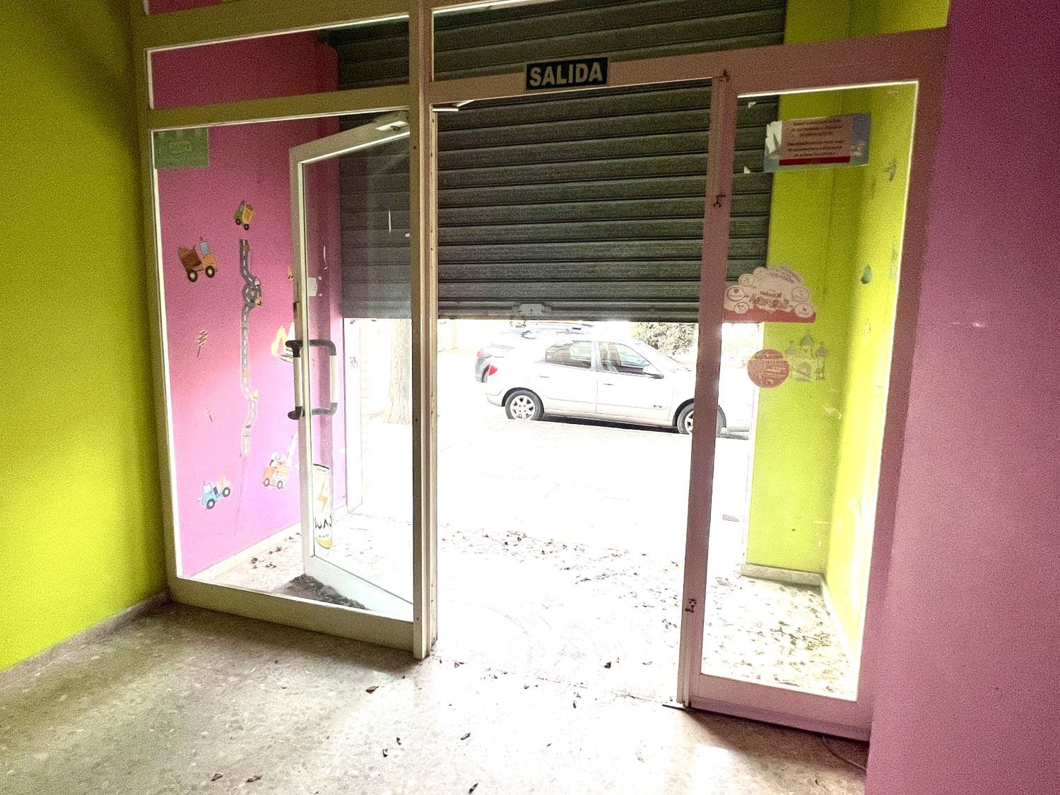 Erhverv til salg i Castello de la Plana - € 76.000 (Ref: 8983082)