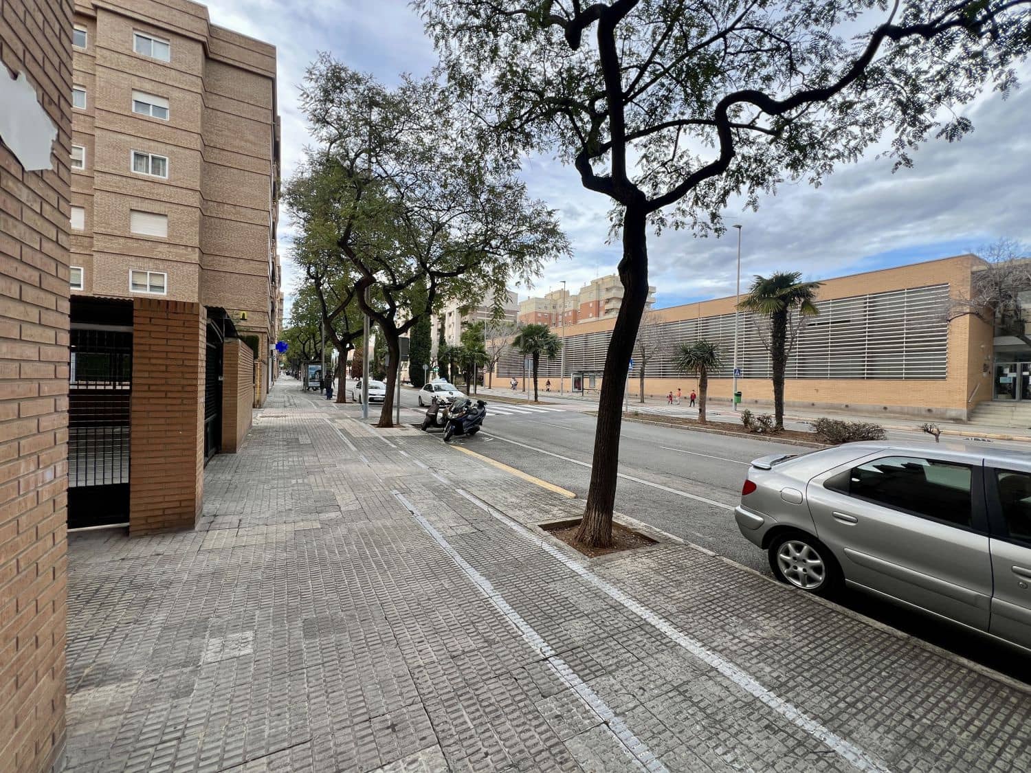 Erhverv til salg i Castello de la Plana - € 76.000 (Ref: 8983082)