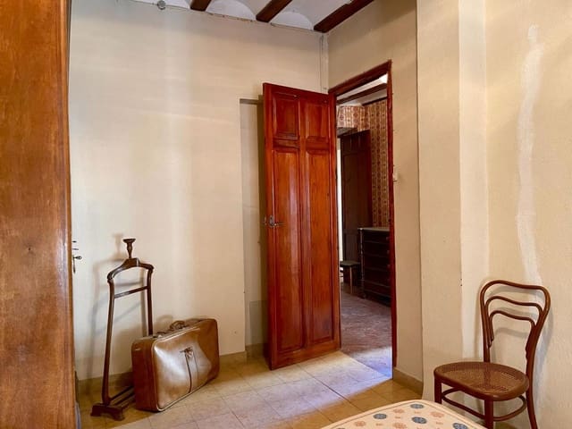 5 bedroom Townhouse for sale in Nules with garage - € 220,000 (Ref: 9012937)