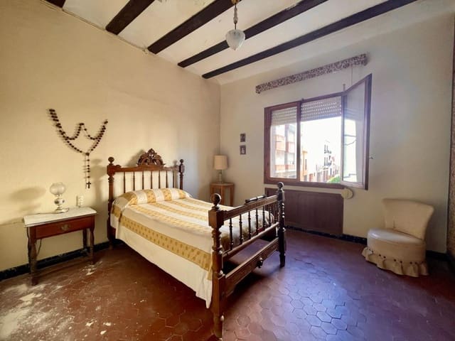 5 bedroom Townhouse for sale in Nules with garage - € 220,000 (Ref: 9012937)