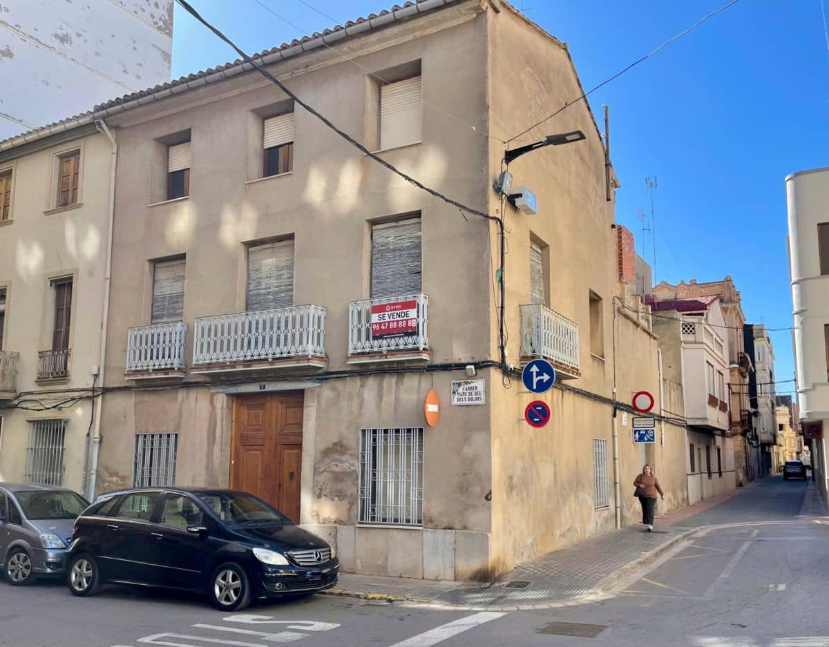 5 soverom Hus til salgs i Nules med garasje - € 220 000 (Ref: 9012937)