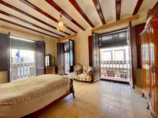 5 bedroom Townhouse for sale in Nules with garage - € 220,000 (Ref: 9012937)