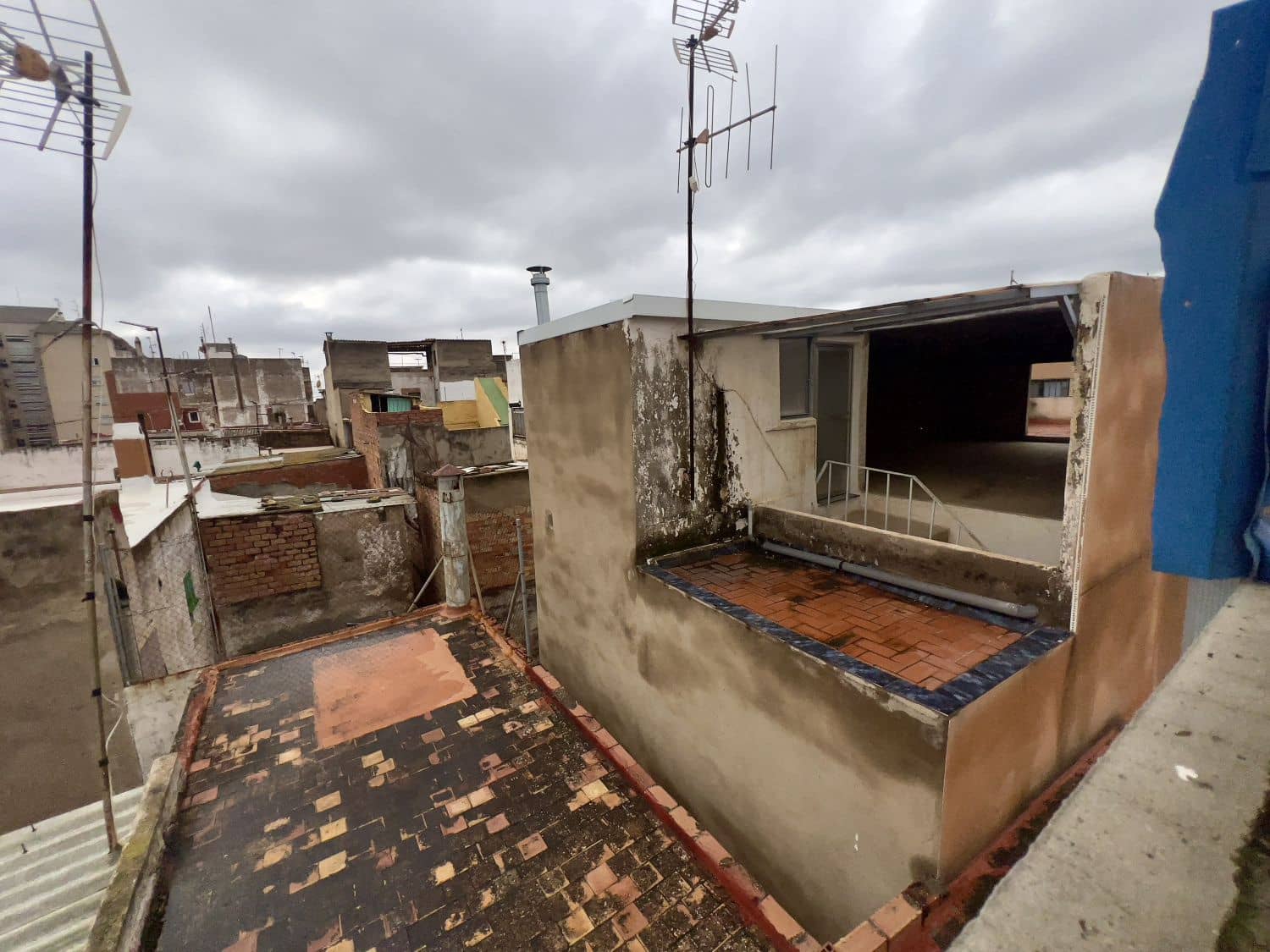 7 bedroom Terraced Villa for sale in Castello de la Plana - € 100,000 (Ref: 9041646)