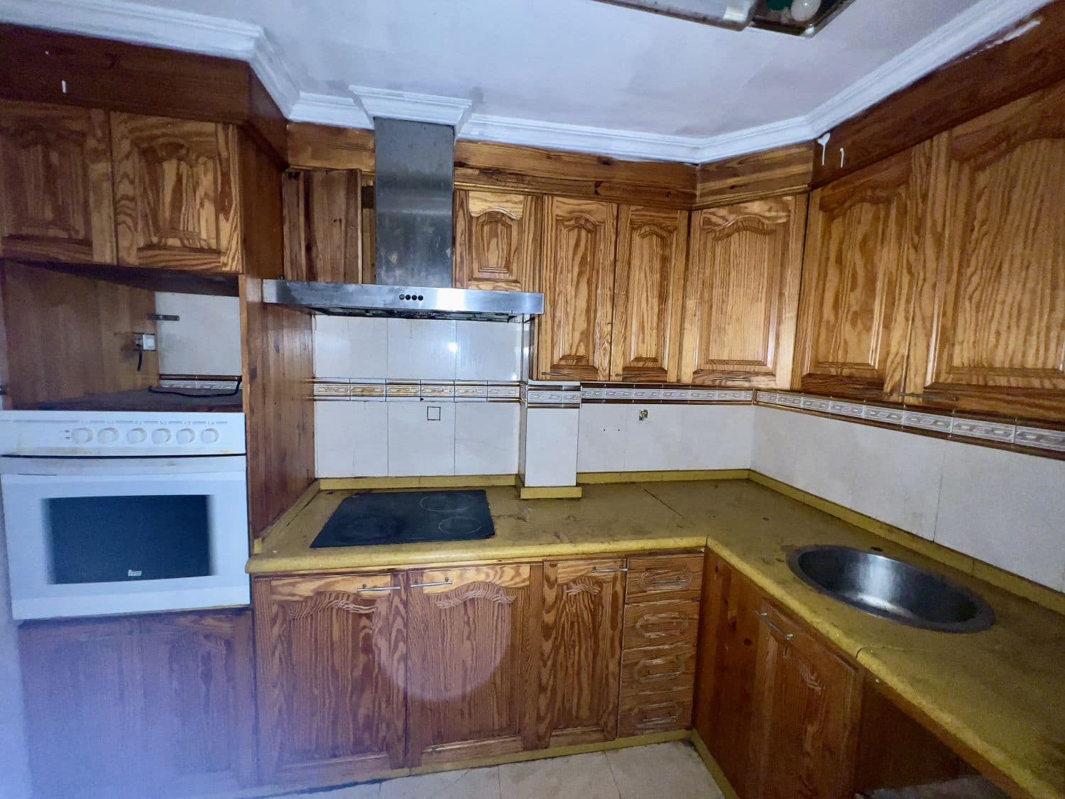 7 bedroom Terraced Villa for sale in Castello de la Plana - € 100,000 (Ref: 9041646)