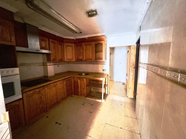 7 soveværelse Rækkehus til salg i Castelló de la Plana - € 100.000 (Ref: 9041646)