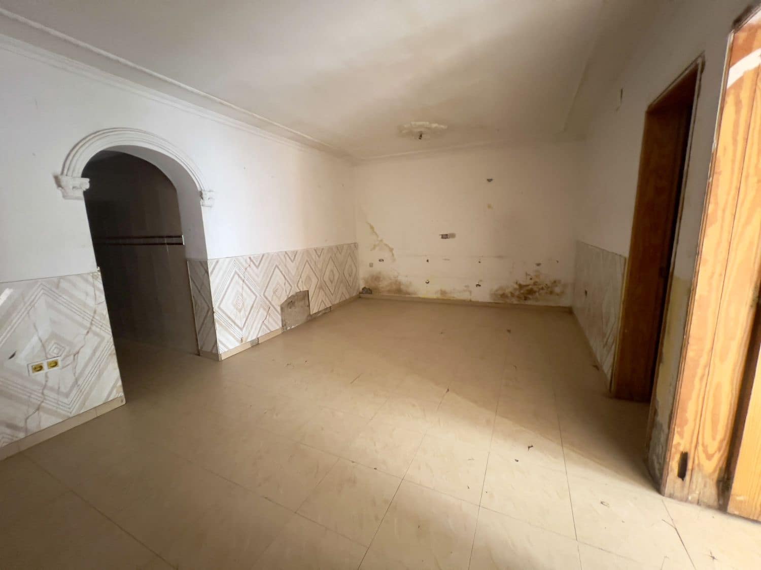 7 bedroom Terraced Villa for sale in Castello de la Plana - € 100,000 (Ref: 9041646)