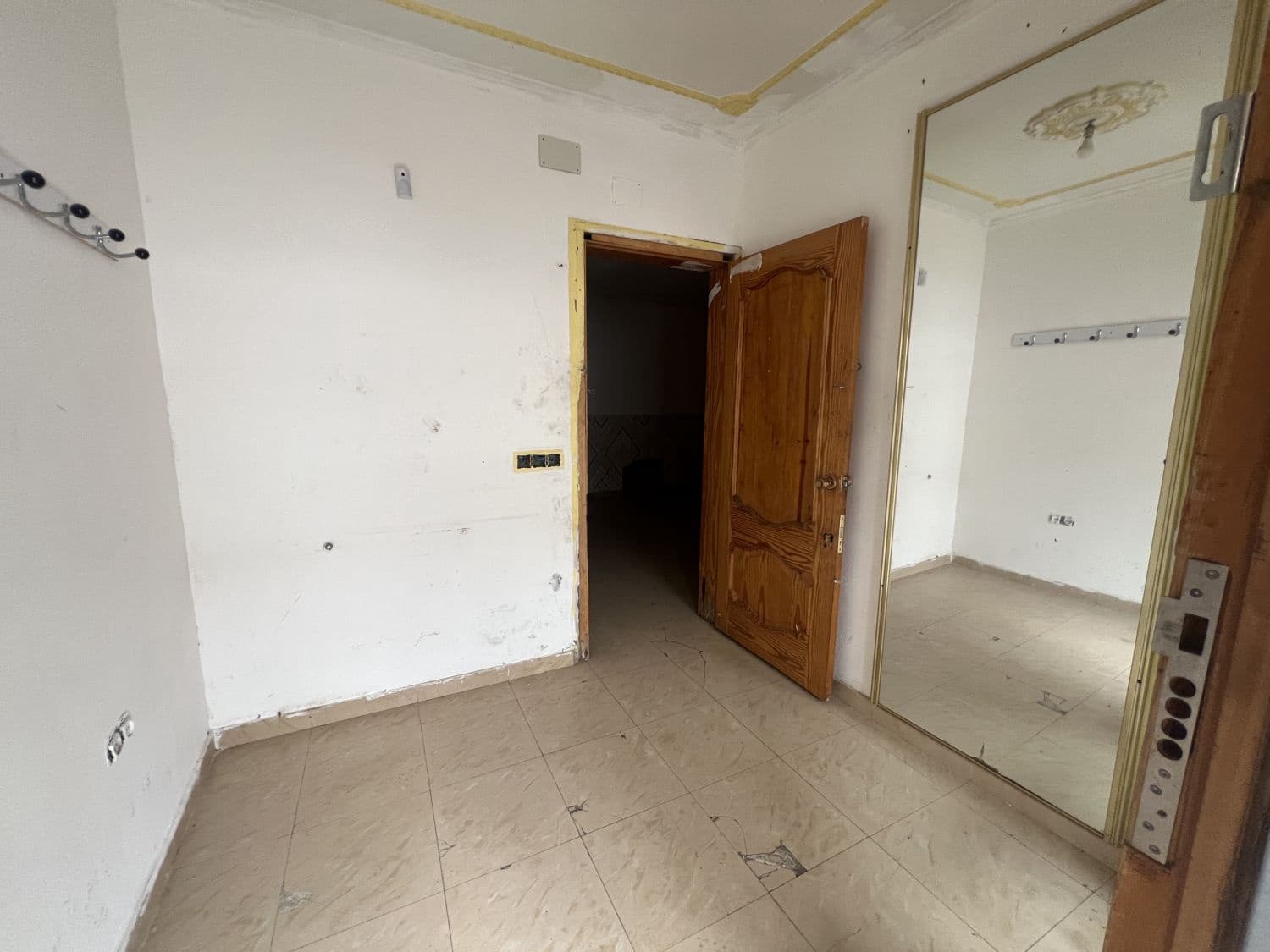 7 bedroom Terraced Villa for sale in Castello de la Plana - € 100,000 (Ref: 9041646)