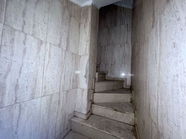 7 soveværelse Rækkehus til salg i Castelló de la Plana - € 100.000 (Ref: 9041646)