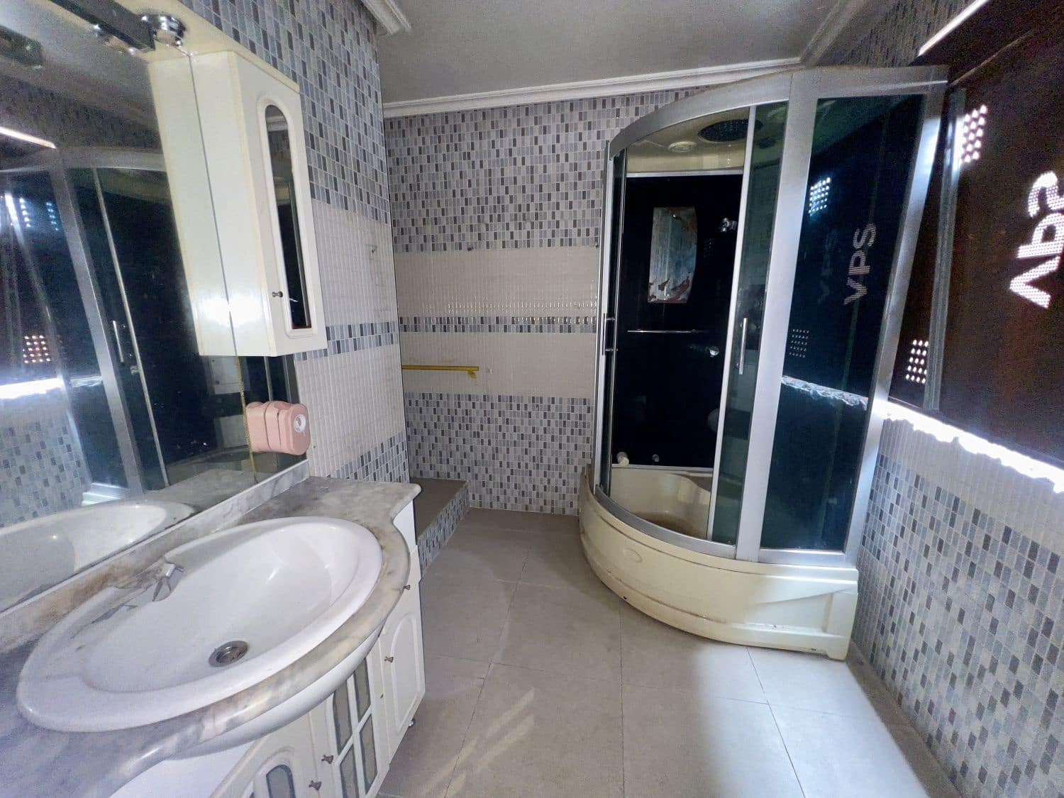 7 bedroom Terraced Villa for sale in Castello de la Plana - € 100,000 (Ref: 9041646)