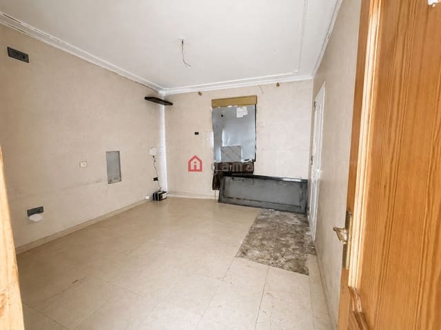 7 soveværelse Rækkehus til salg i Castelló de la Plana - € 100.000 (Ref: 9041646)
