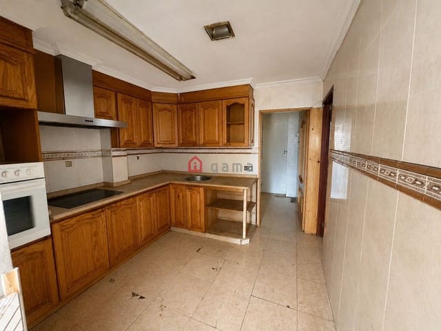 7 soveværelse Rækkehus til salg i Castelló de la Plana - € 100.000 (Ref: 9041646)